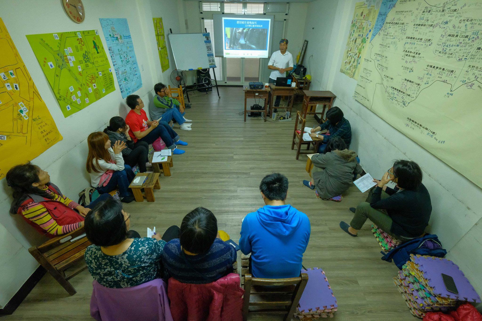 德鴻老大向解說員培訓課程的學員分享自己的棲地營造經驗
